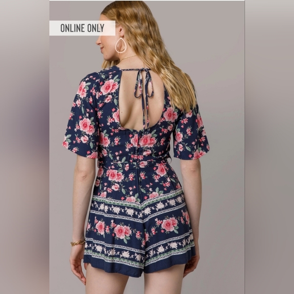 Trixxi Floral Romper (NWT - Picture 2 of 9
